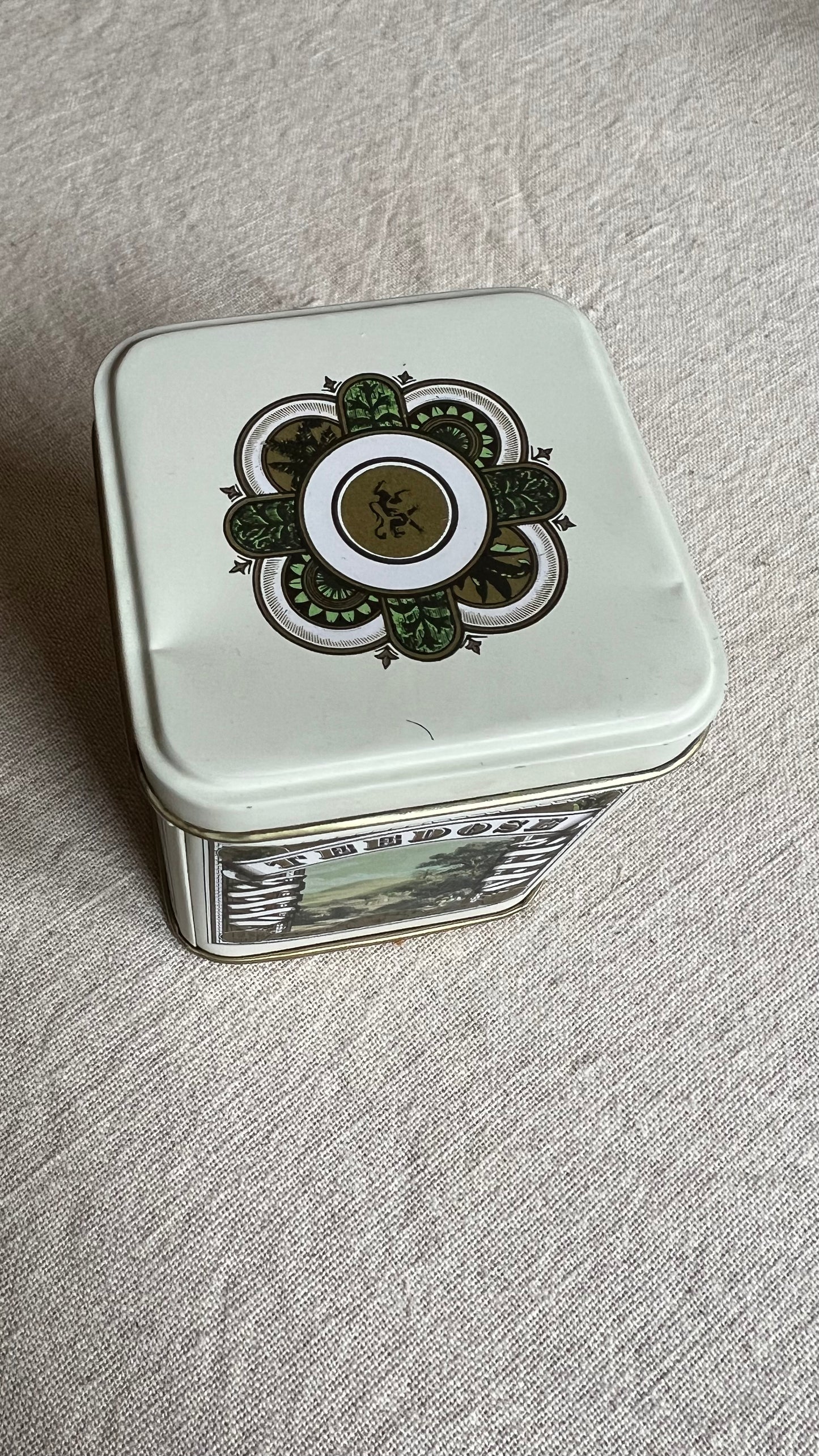 Plåtburk Teedose