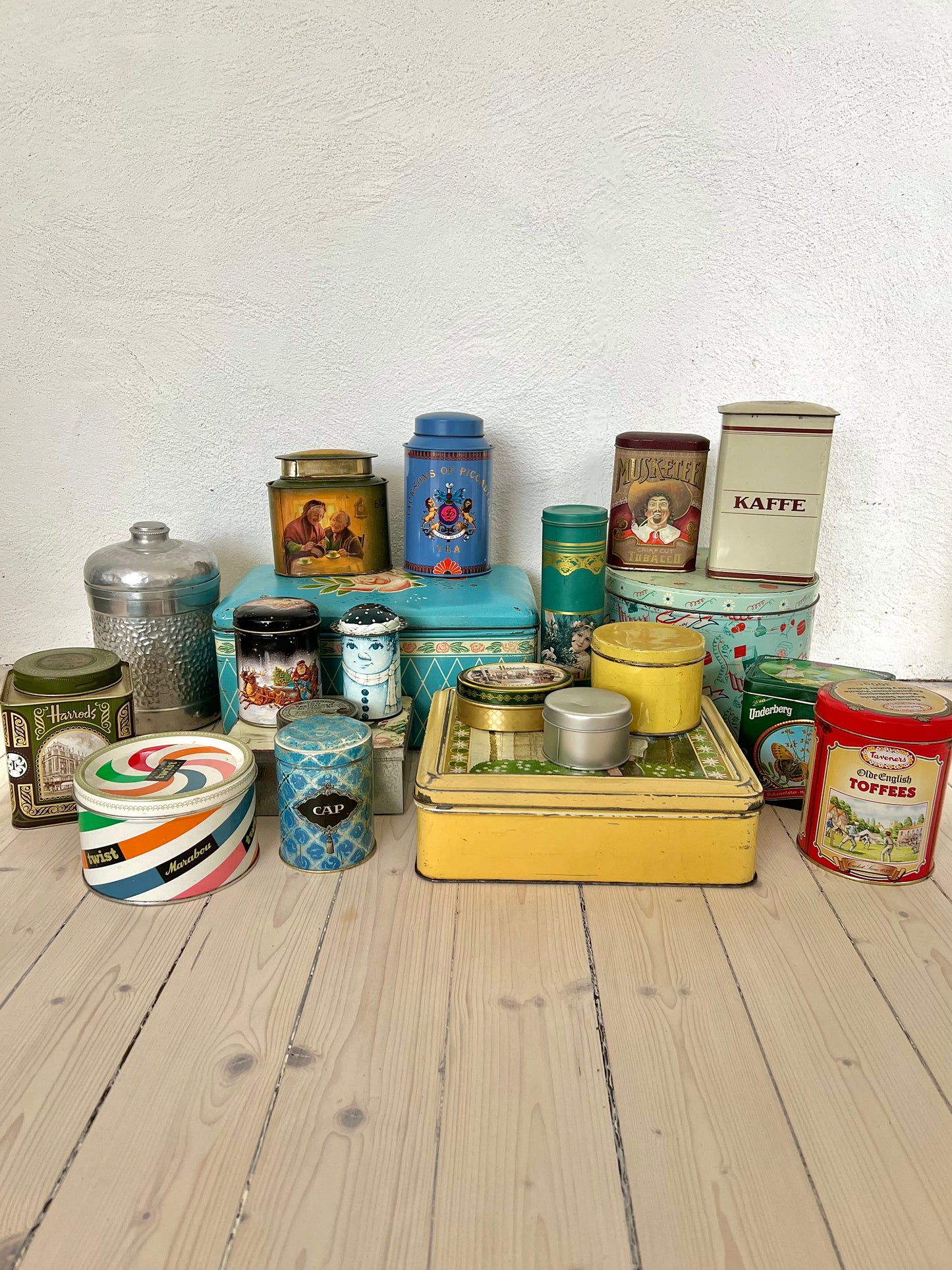 Plåtburk East West Homes Best, Grön/Gul