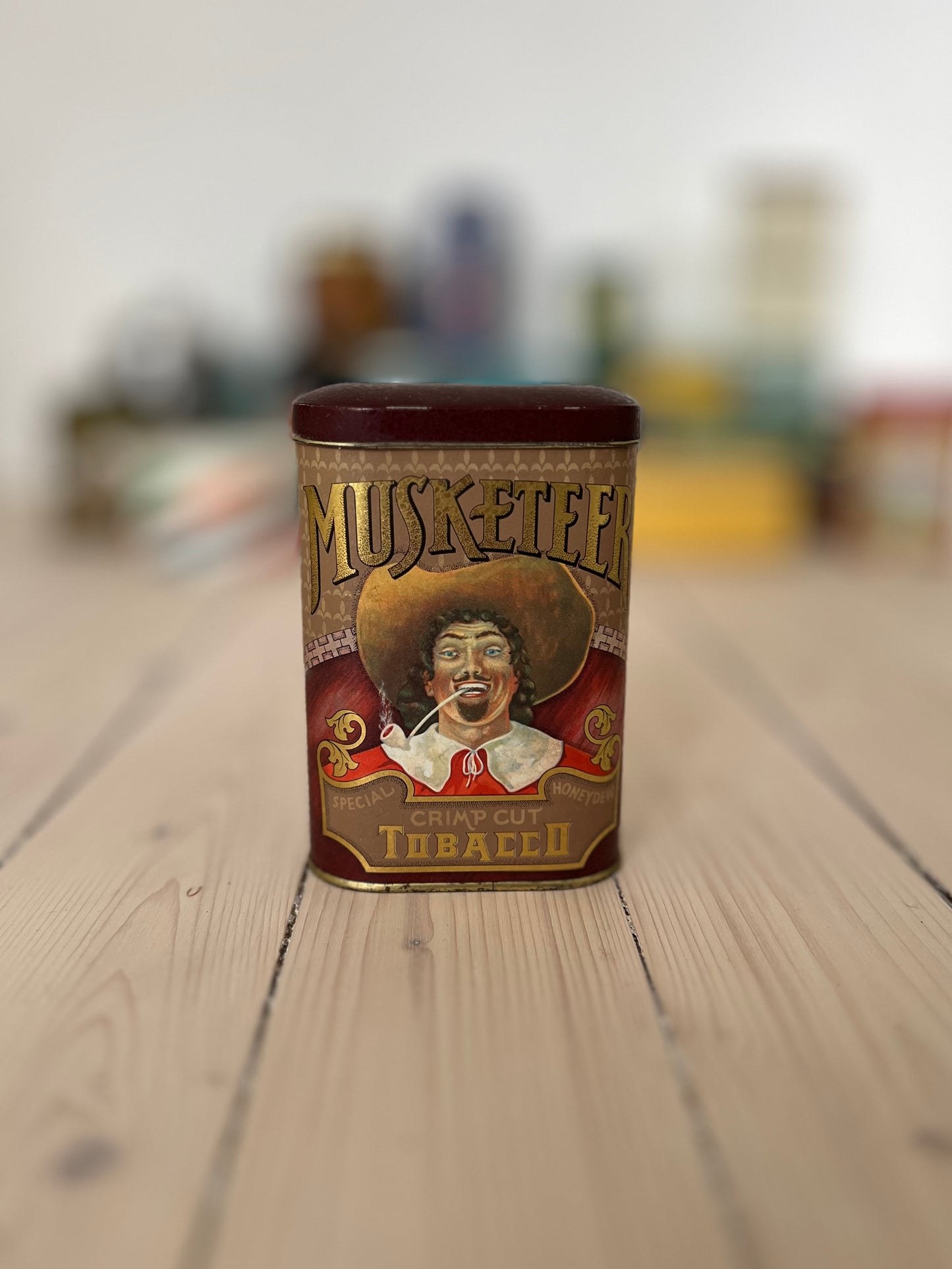 Plåtburk Musketeer Tobacco, Brun